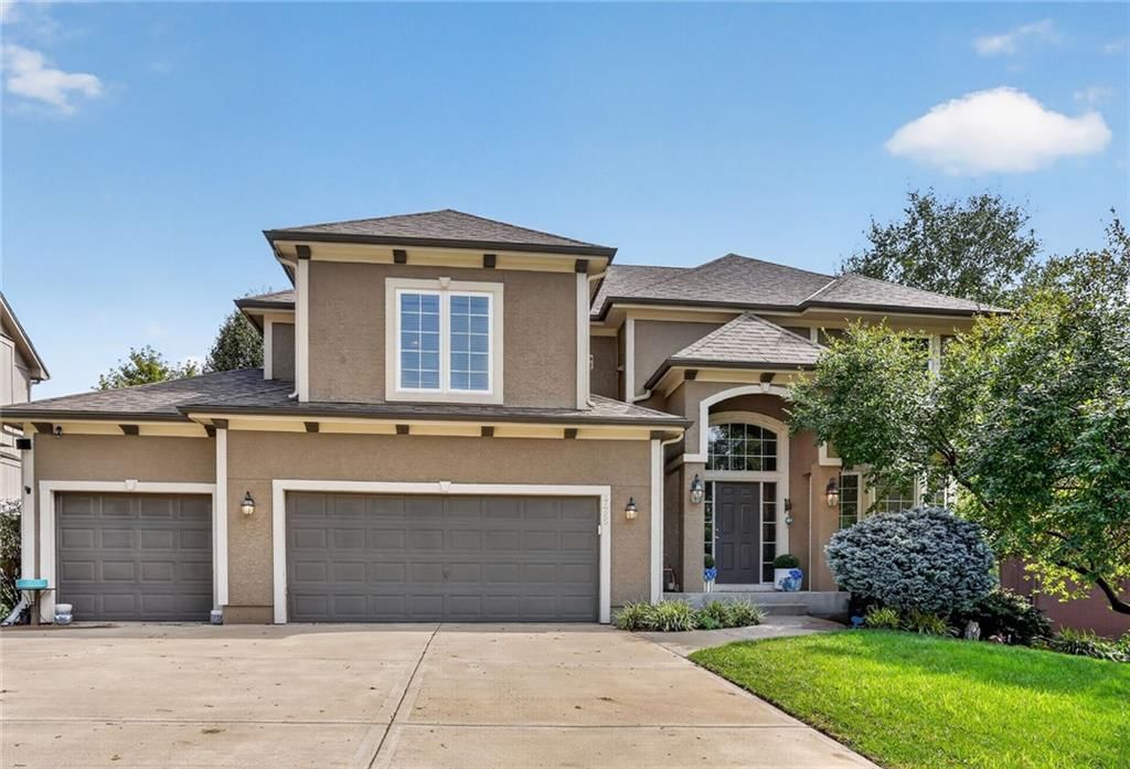 4425 Silverheel Street, Shawnee, KS: listing photo 3