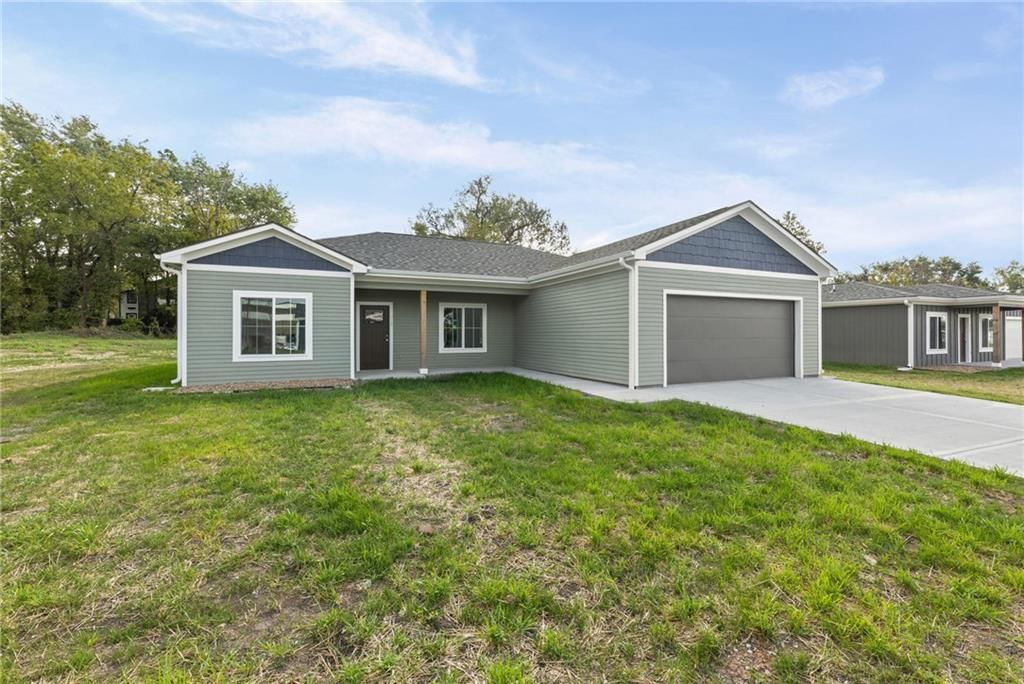 915 5th Street Terrace, Osawatomie, KS: listing photo 3
