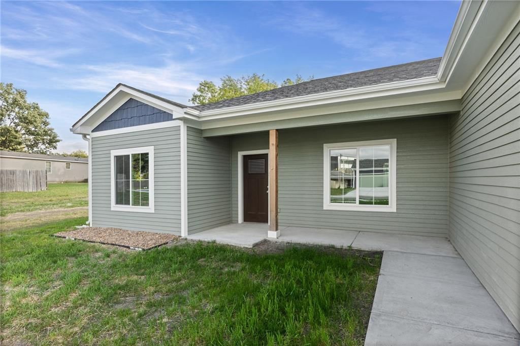Photo 4 of 41 - 915 5th Street Terrace, Osawatomie, KS 66064