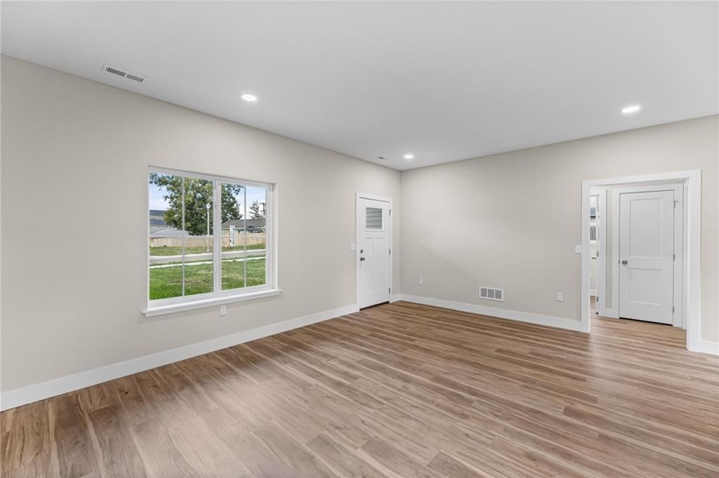 Photo 7 of 41 - 915 5th Street Terrace, Osawatomie, KS 66064