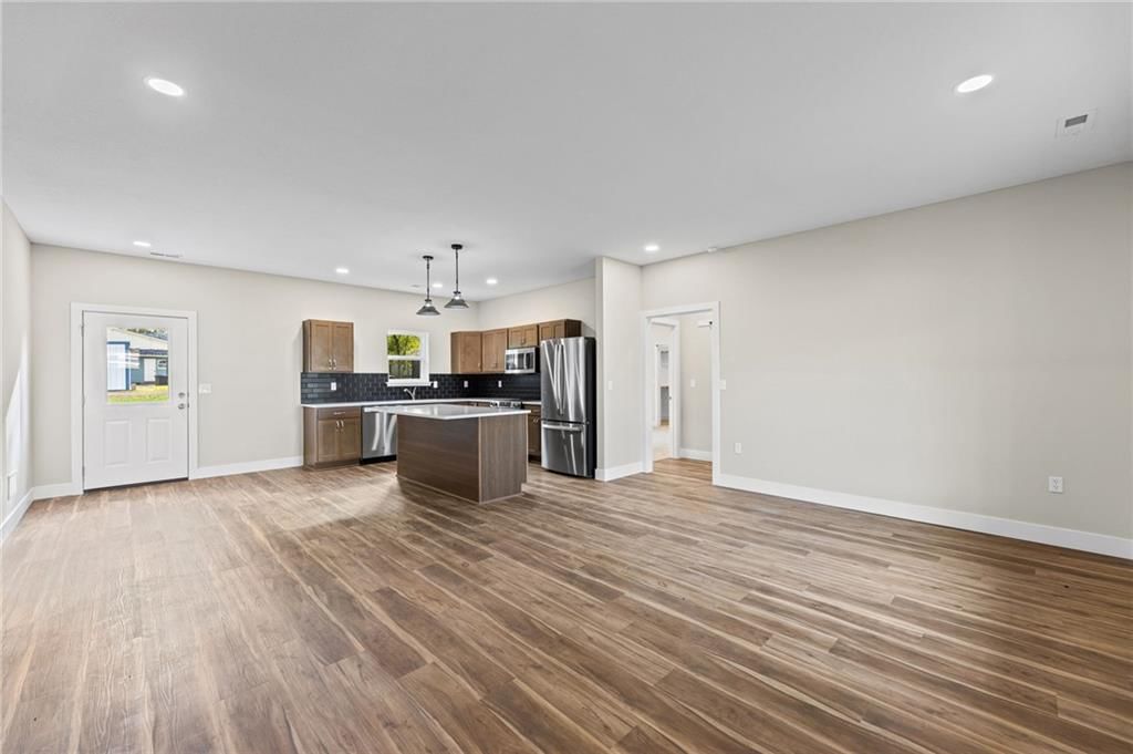 Photo 8 of 41 - 915 5th Street Terrace, Osawatomie, KS 66064