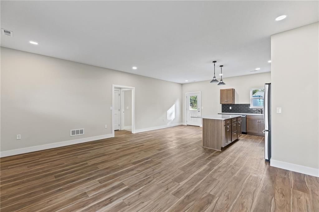 Photo 9 of 41 - 915 5th Street Terrace, Osawatomie, KS 66064