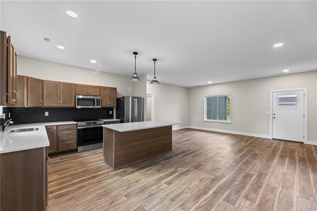 Photo 12 of 41 - 915 5th Street Terrace, Osawatomie, KS 66064