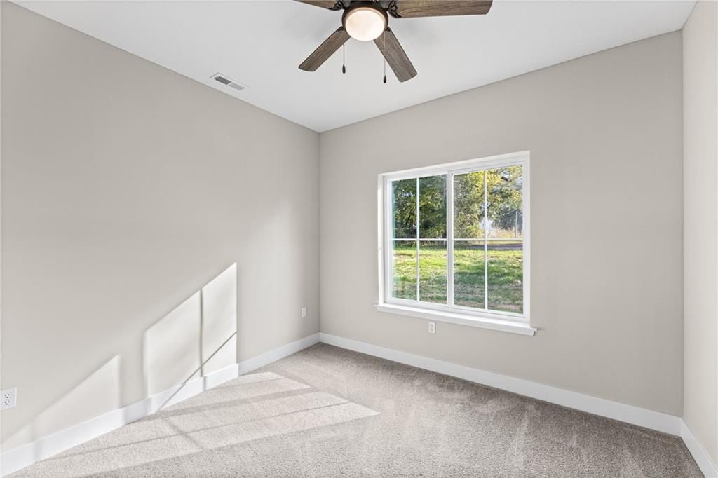 Photo 21 of 41 - 915 5th Street Terrace, Osawatomie, KS 66064