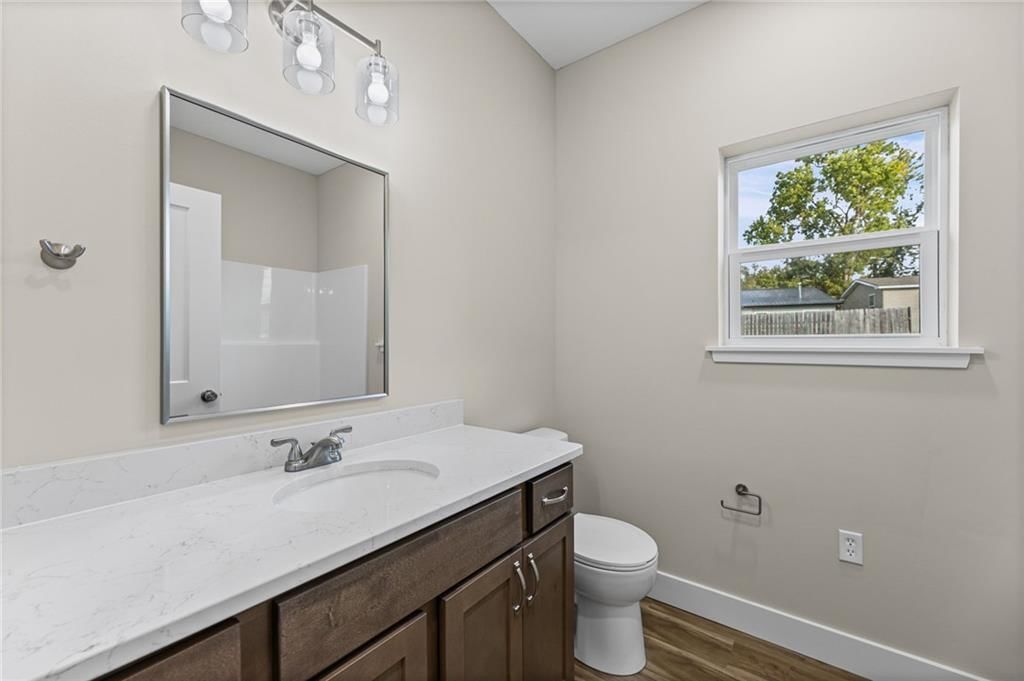 Photo 23 of 41 - 915 5th Street Terrace, Osawatomie, KS 66064