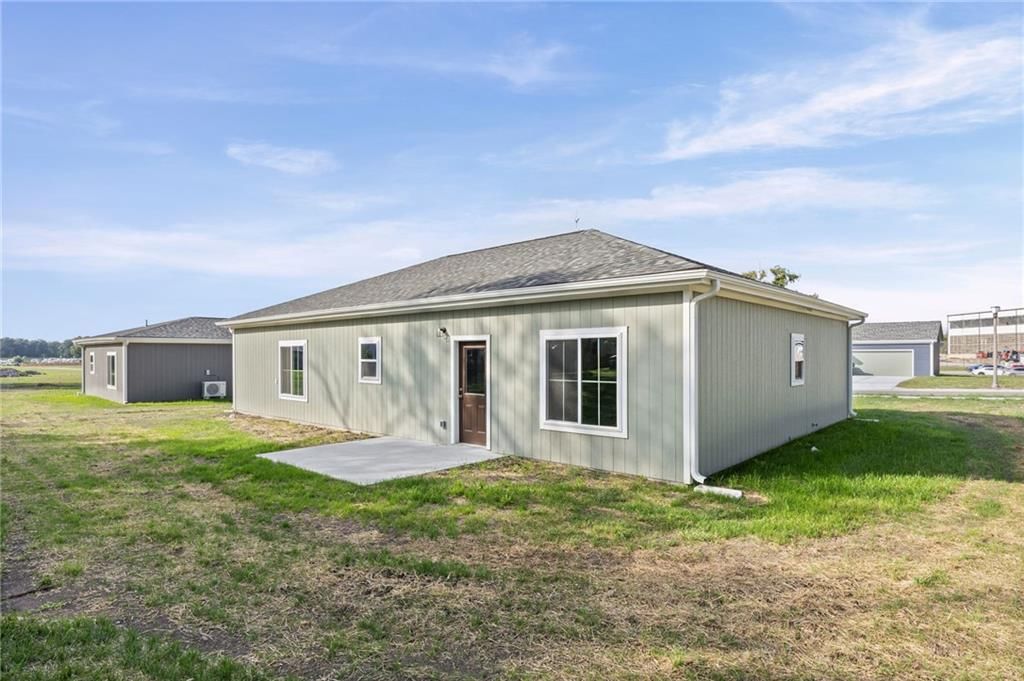 Photo 36 of 41 - 915 5th Street Terrace, Osawatomie, KS 66064