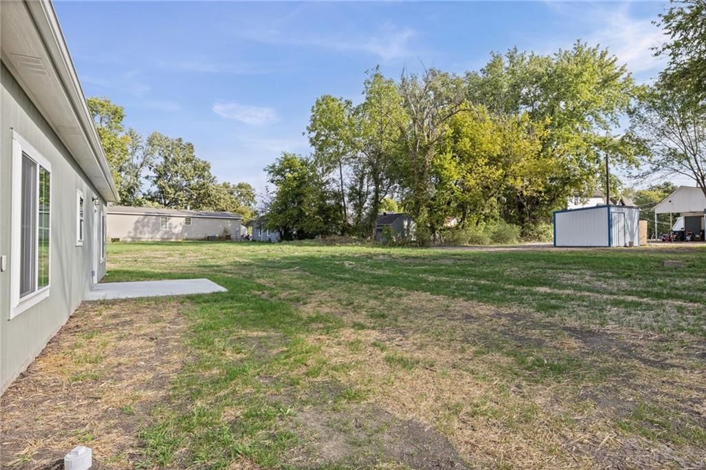 Photo 39 of 41 - 915 5th Street Terrace, Osawatomie, KS 66064