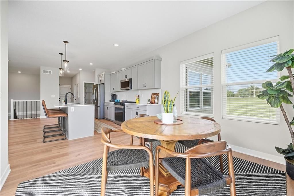 Breakfast nook at 1503 SW 8th Terrace, Oak Grove, MO 64075