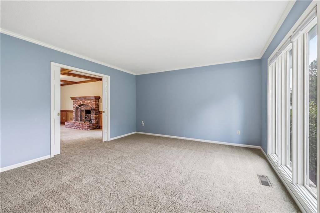 Wall of windows at 14933 W 82nd Terrace, Lenexa, KS 66215