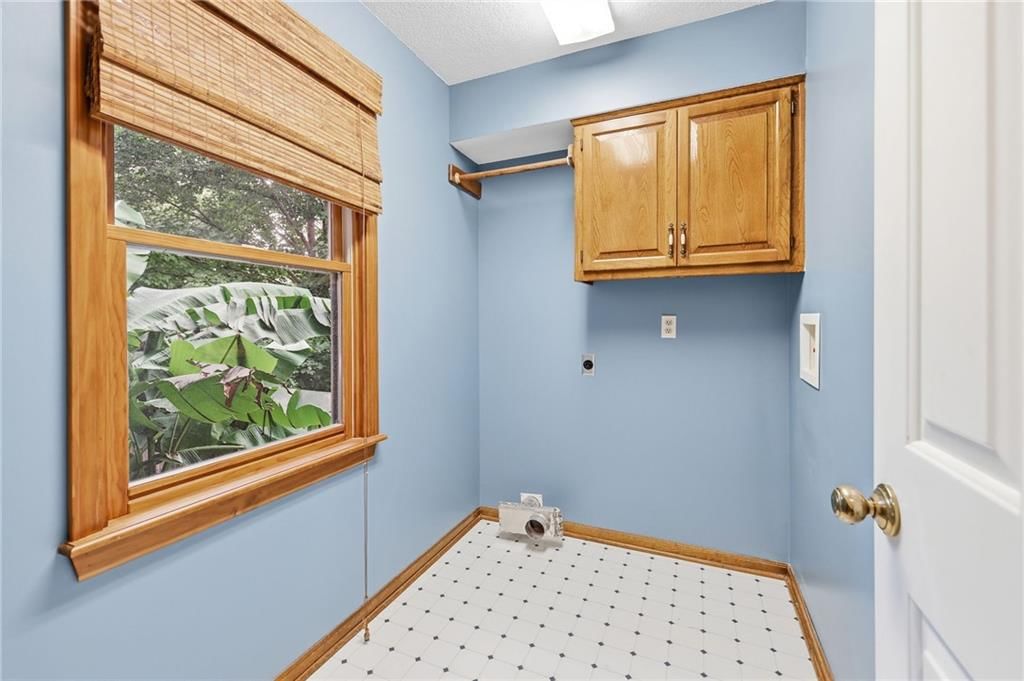 Photo 13 of 46 - 14933 W 82nd Terrace, Lenexa, KS 66215