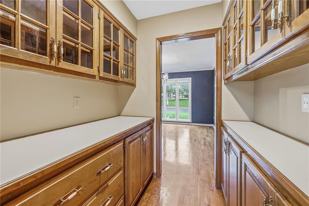 Photo 14 of 46 - 14933 W 82nd Terrace, Lenexa, KS 66215
