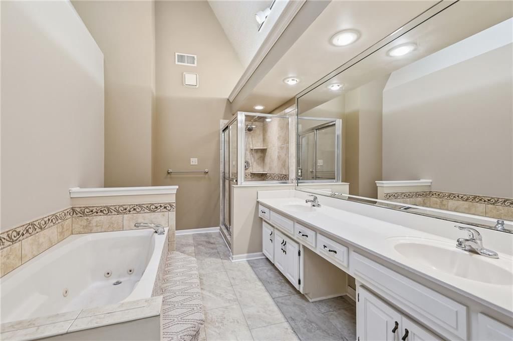 Photo 23 of 46 - 14933 W 82nd Terrace, Lenexa, KS 66215