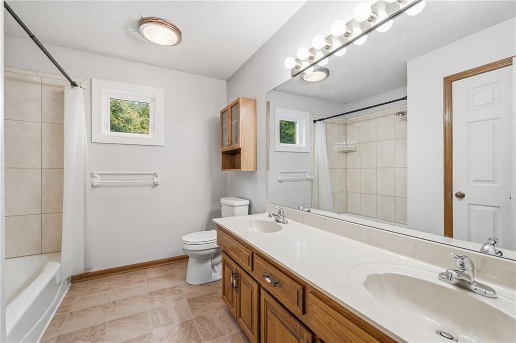 Photo 27 of 46 - 14933 W 82nd Terrace, Lenexa, KS 66215