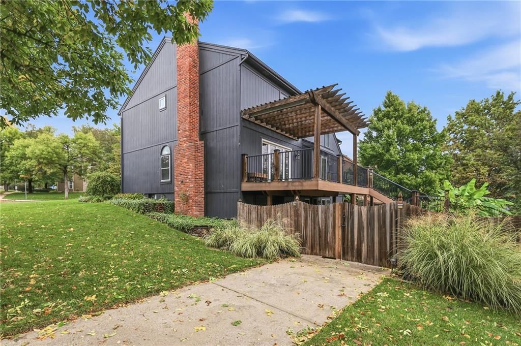 Deck and pergola at 14933 W 82nd Terrace, Lenexa, KS 66215