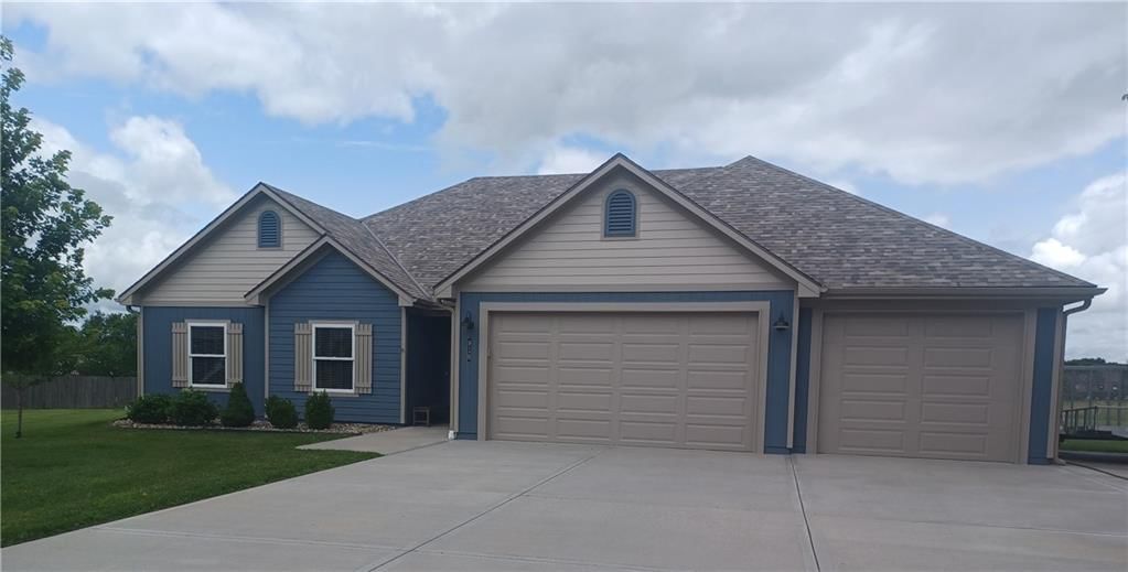 916 Cedar Court, Paola, KS
