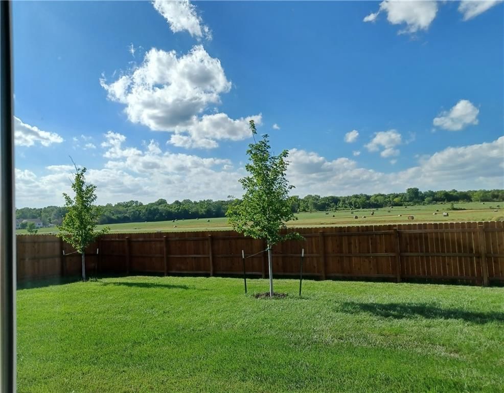 916 Cedar Court, Paola, KS: listing photo 2