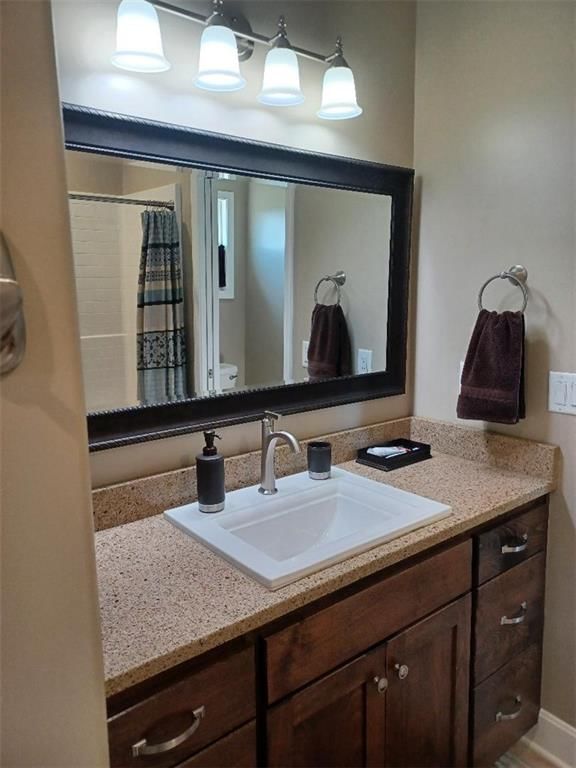 Photo 11 of 26 - 916 Cedar Court, Paola, KS 66071