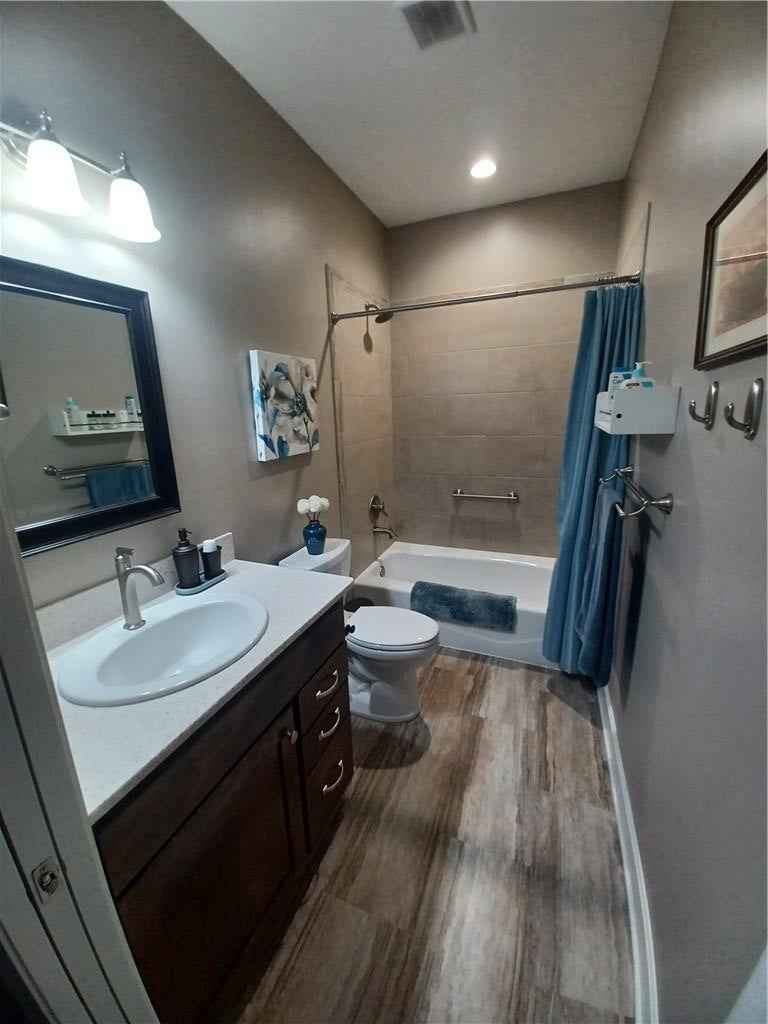 Photo 17 of 26 - 916 Cedar Court, Paola, KS 66071
