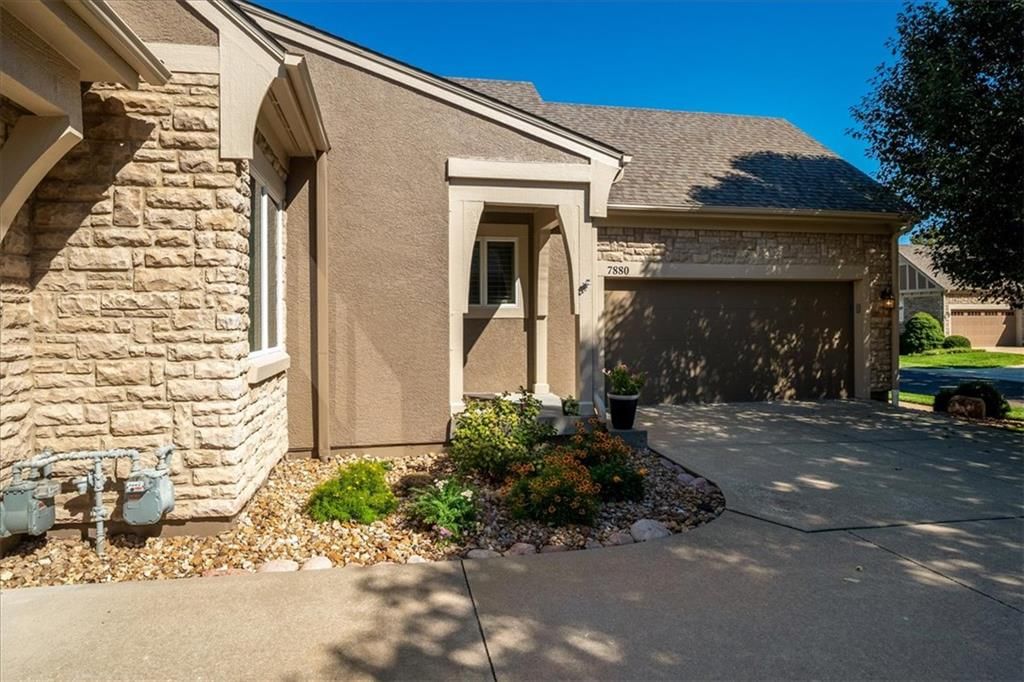 7880 W 157th Terrace, Overland Park, KS: listing photo 2