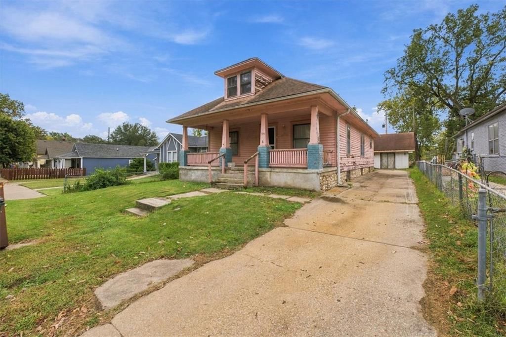925 Pottawatomie Street, Leavenworth, KS