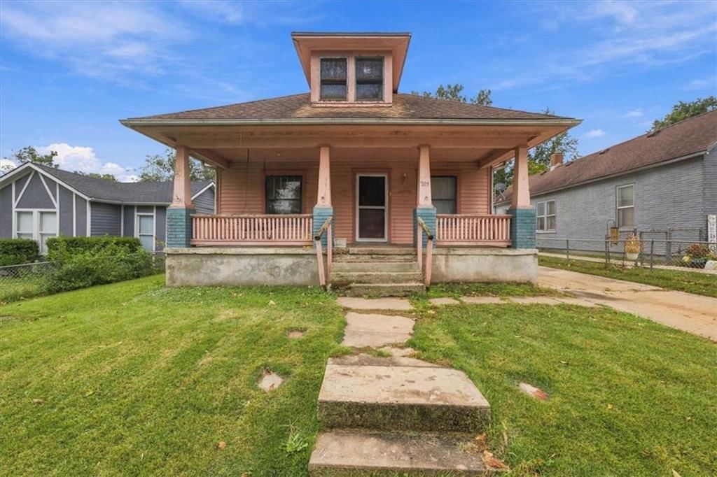 925 Pottawatomie Street, Leavenworth, KS: listing photo 2