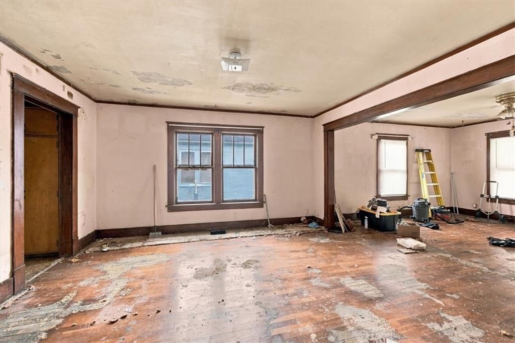 Photo 6 of 28 - 925 Pottawatomie Street, Leavenworth, KS 66048