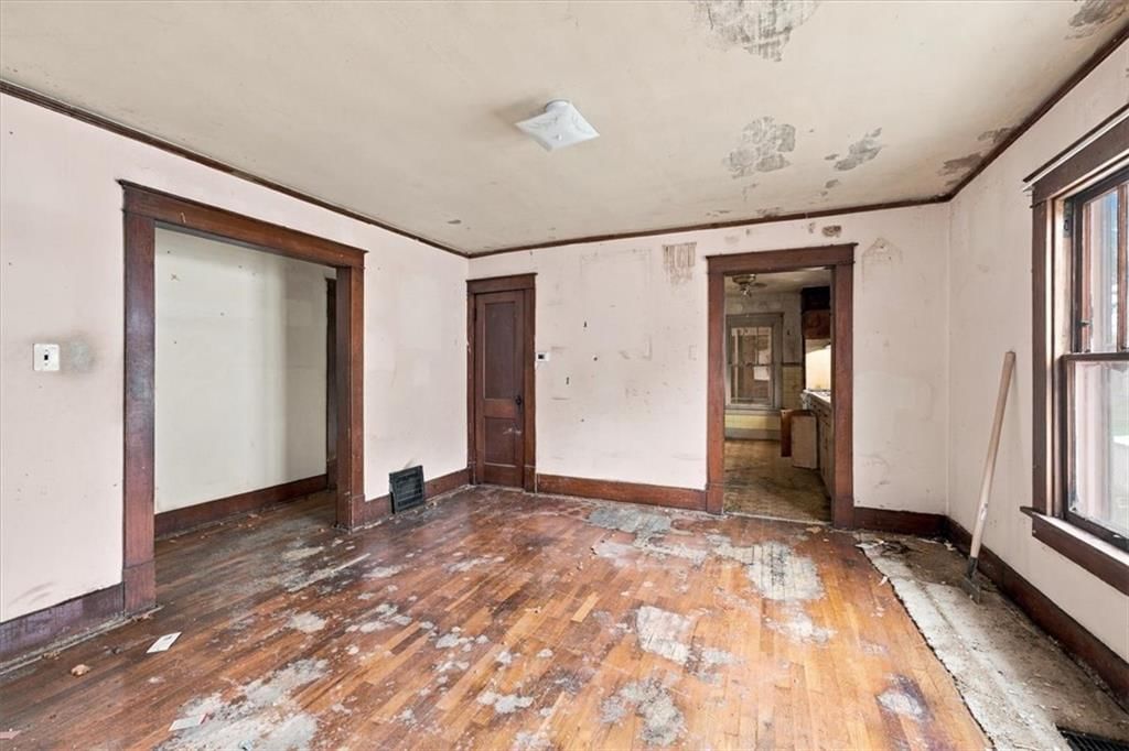 Photo 7 of 28 - 925 Pottawatomie Street, Leavenworth, KS 66048