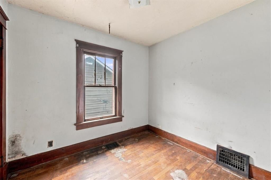 Photo 12 of 28 - 925 Pottawatomie Street, Leavenworth, KS 66048