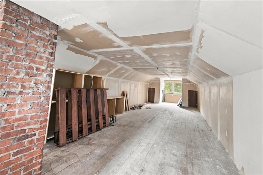 Exposed brick wall at 925 Pottawatomie Street, Leavenworth, KS 66048