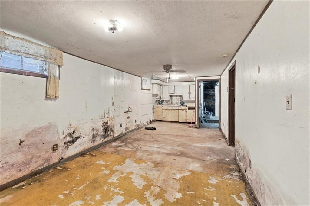 Photo 19 of 28 - 925 Pottawatomie Street, Leavenworth, KS 66048