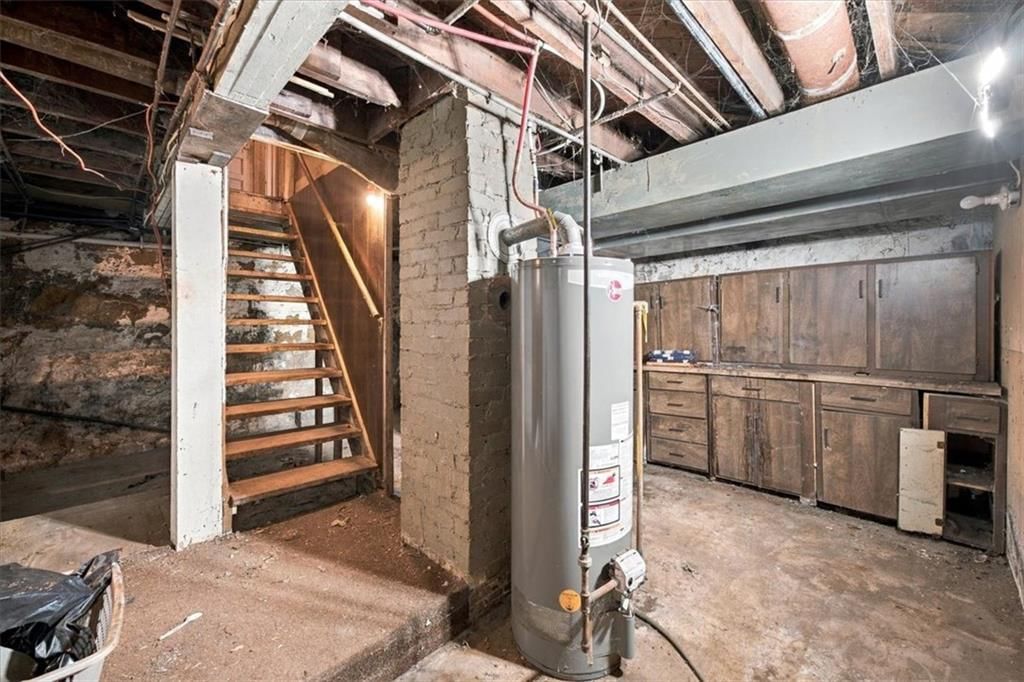 Staircase at 925 Pottawatomie Street, Leavenworth, KS 66048