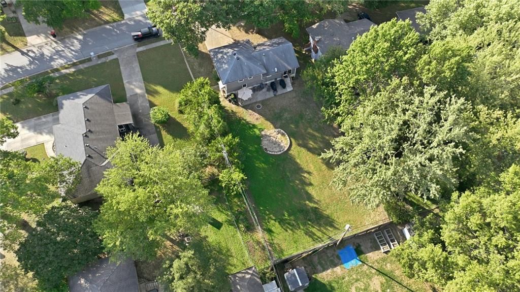 Photo 8 of 32 - 1305 Madison Street, Lee's Summit, MO 64081