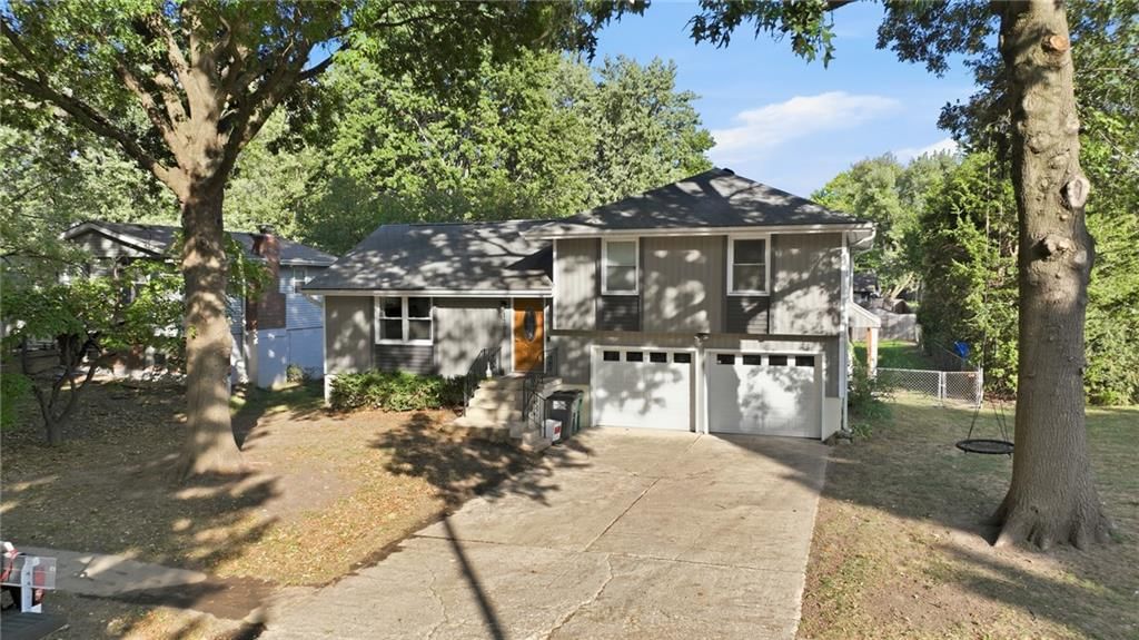 1305 Madison Street, Lee's Summit, MO: listing photo 2