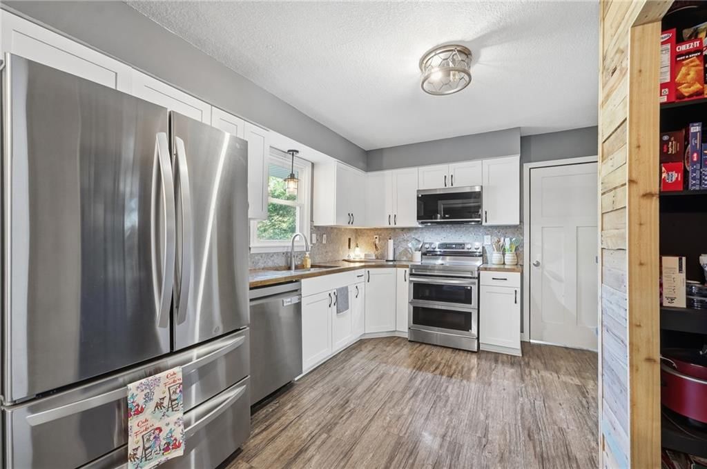 Photo 26 of 32 - 1305 Madison Street, Lee's Summit, MO 64081