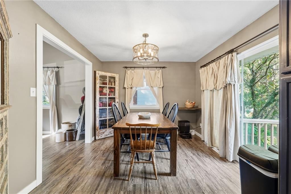 Statement lighting at 1305 Madison Street, Lee's Summit, MO 64081