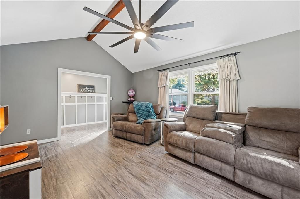 Photo 21 of 32 - 1305 Madison Street, Lee's Summit, MO 64081