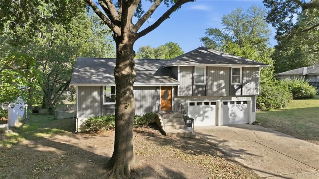1305 Madison Street, Lee's Summit, MO: listing photo 3