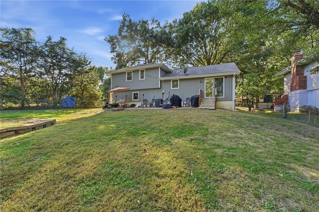 Photo 32 of 32 - 1305 Madison Street, Lee's Summit, MO 64081