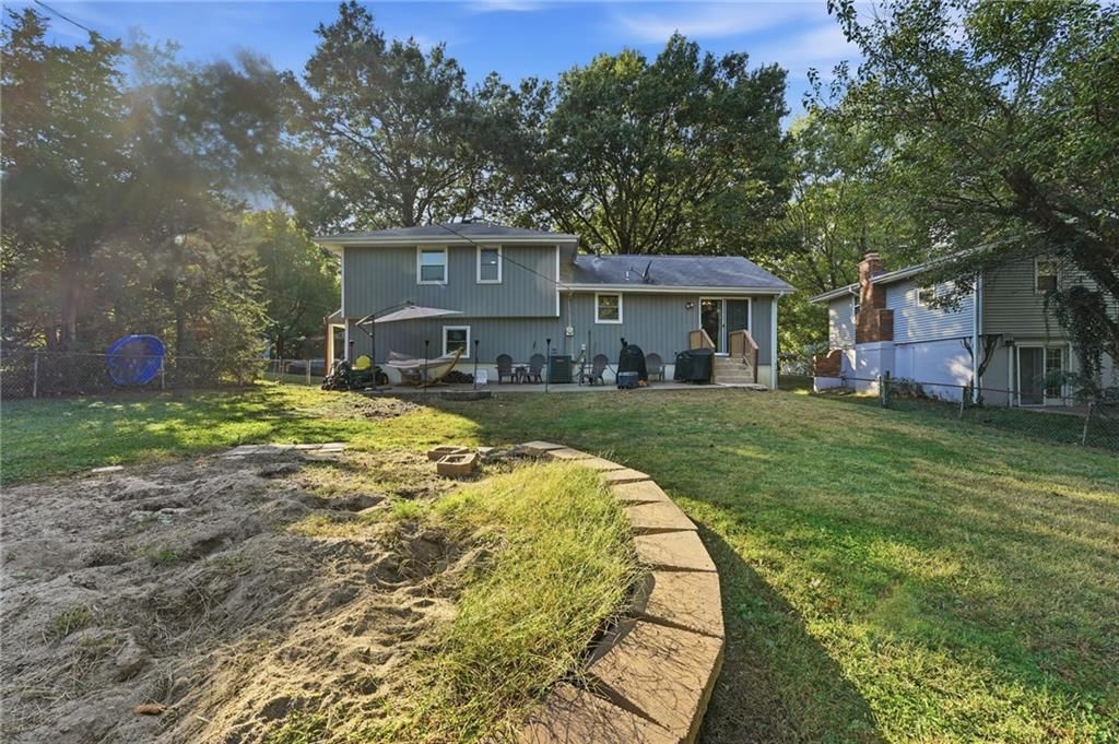 Photo 30 of 32 - 1305 Madison Street, Lee's Summit, MO 64081