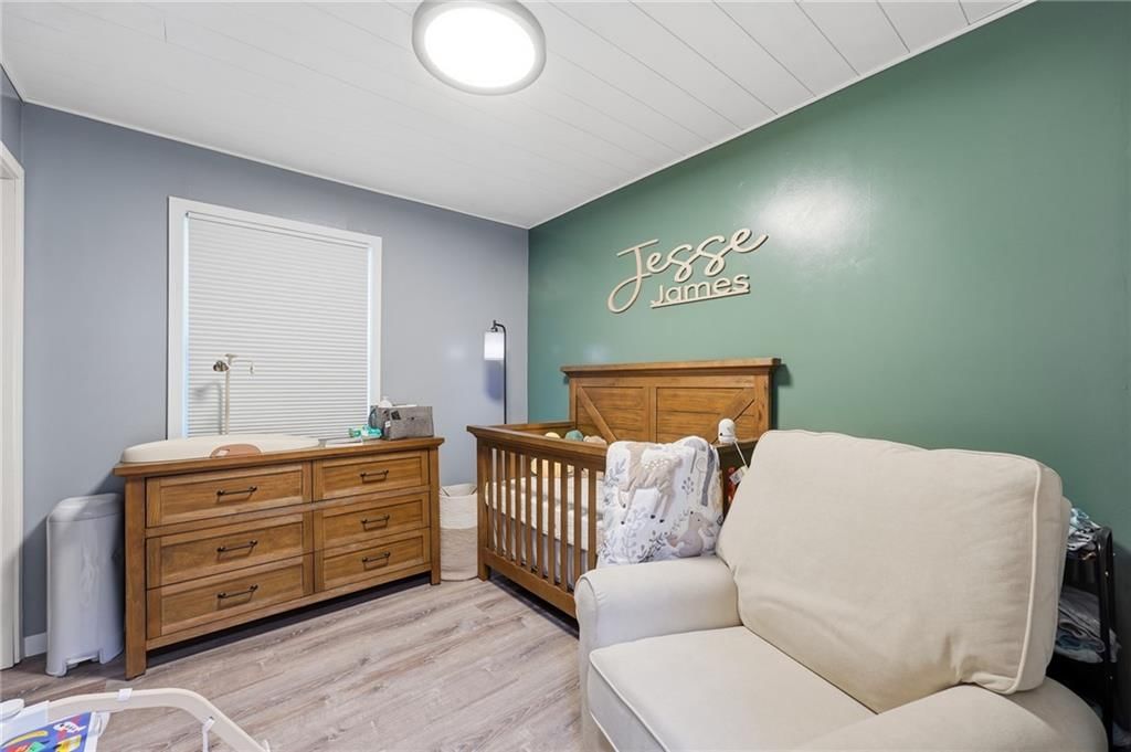 White trim and accent wall at 1305 Madison Street, Lee's Summit, MO 64081