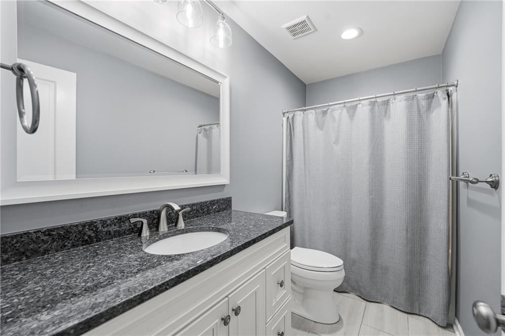 Photo 18 of 71 - 15762 Horton Street, Overland Park, KS 66223