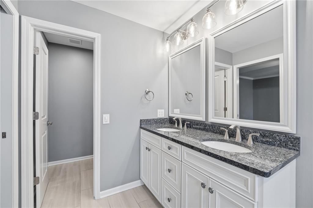Photo 27 of 71 - 15762 Horton Street, Overland Park, KS 66223