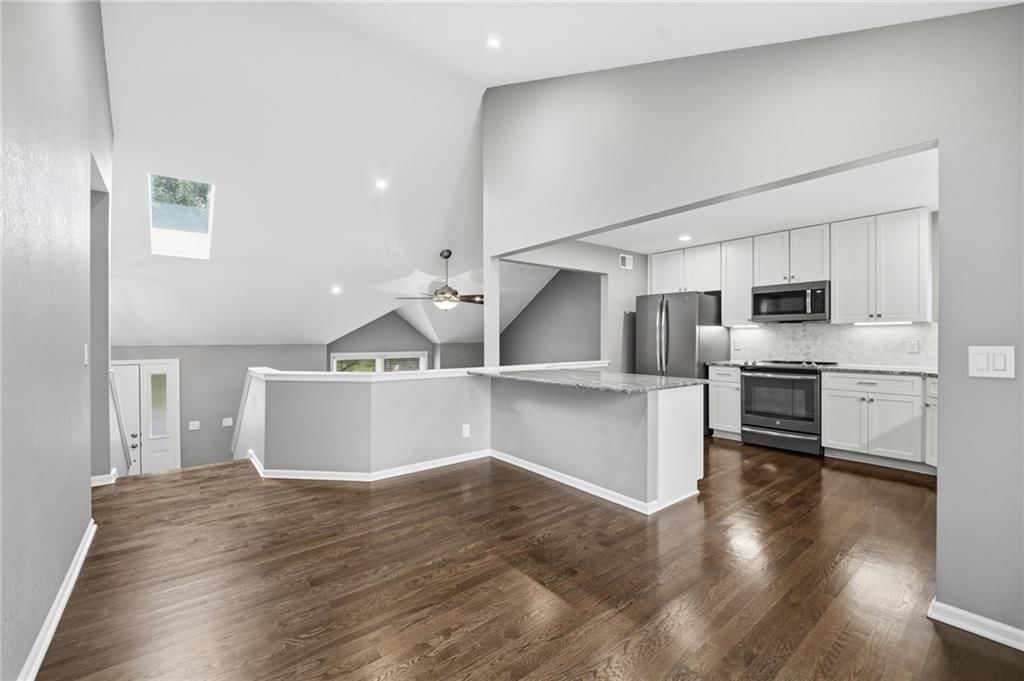 Photo 12 of 71 - 15762 Horton Street, Overland Park, KS 66223