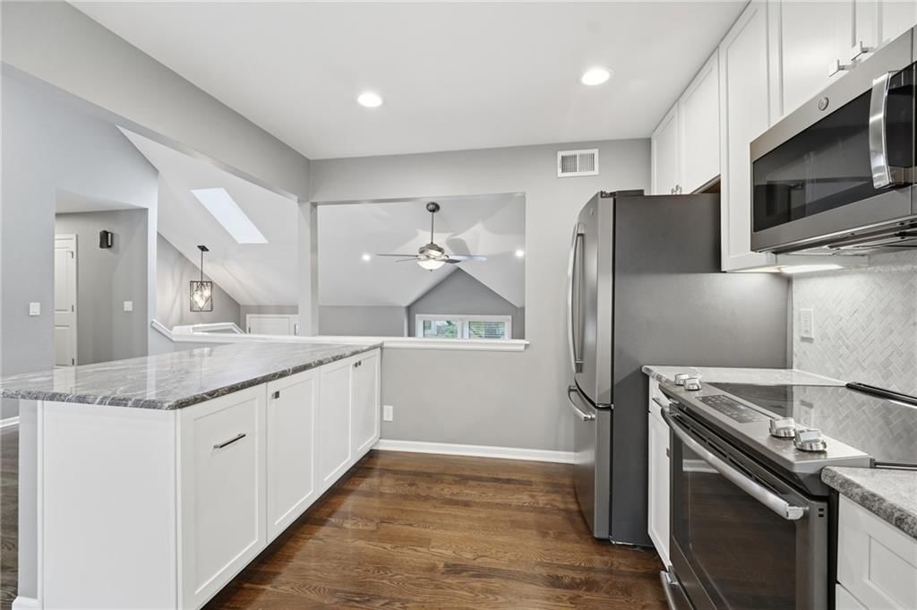 Photo 16 of 71 - 15762 Horton Street, Overland Park, KS 66223
