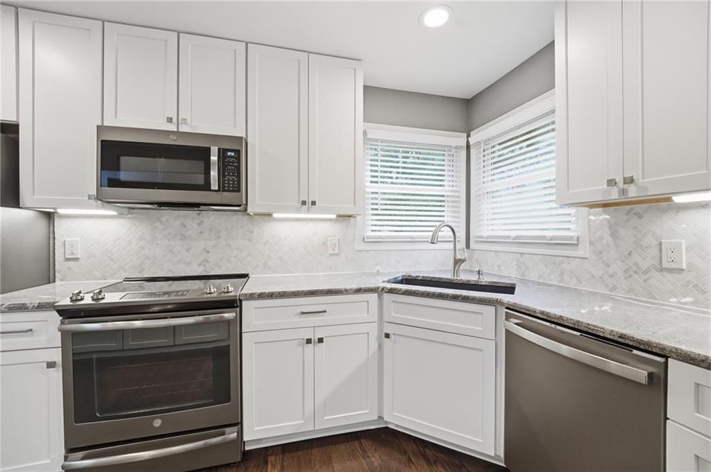 Photo 14 of 71 - 15762 Horton Street, Overland Park, KS 66223