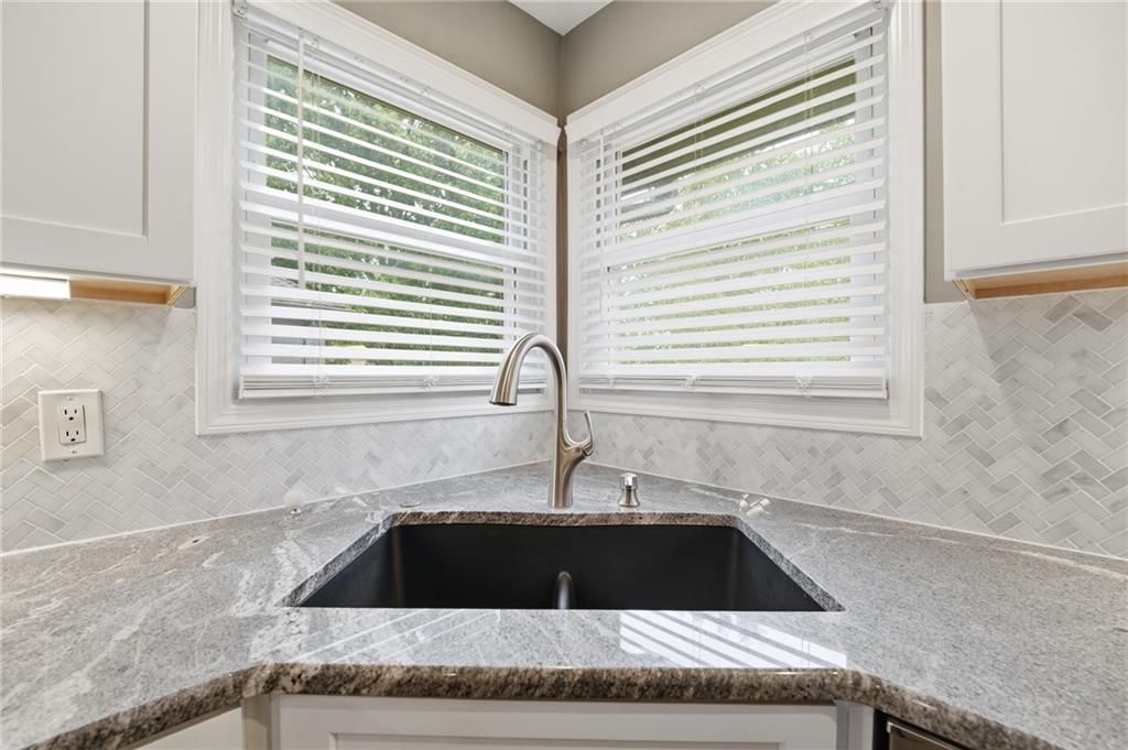 Photo 15 of 71 - 15762 Horton Street, Overland Park, KS 66223