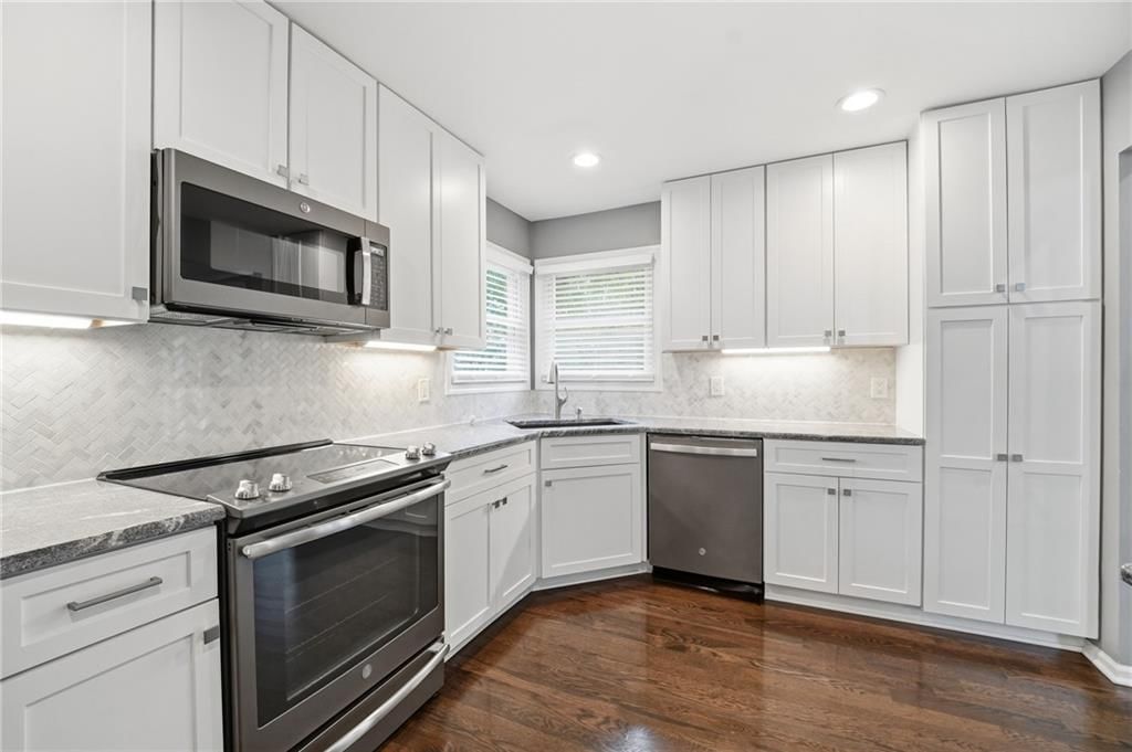 Photo 17 of 71 - 15762 Horton Street, Overland Park, KS 66223