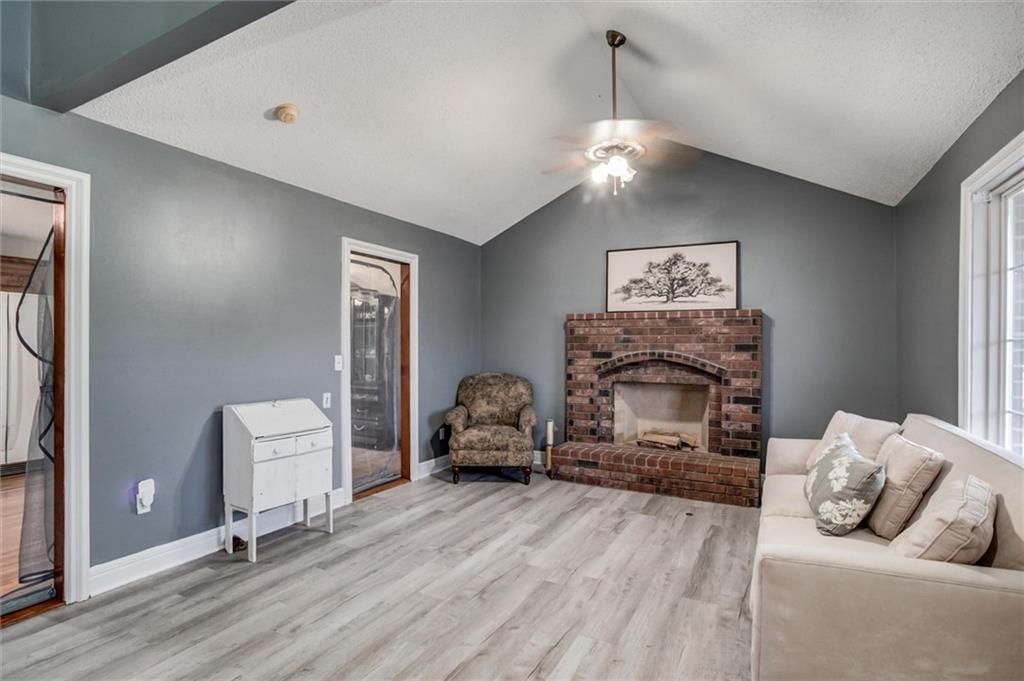 311 W Apple Valley Parkway, Belton, MO: listing photo 2