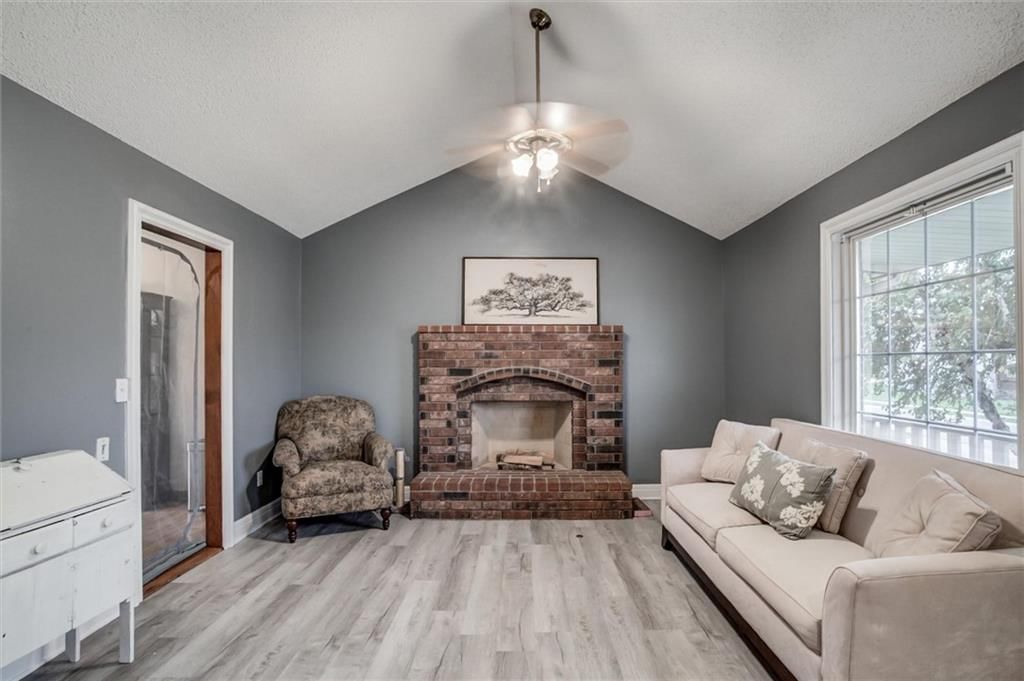 311 W Apple Valley Parkway, Belton, MO: listing photo 3