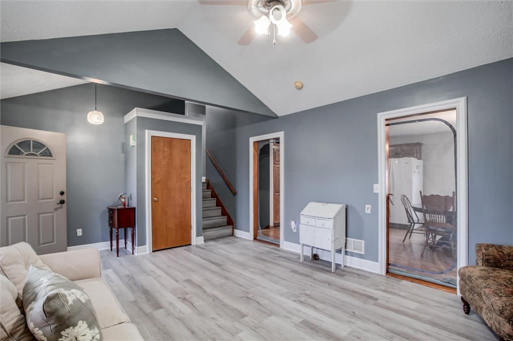 Photo 5 of 26 - 311 W Apple Valley Parkway, Belton, MO 64012